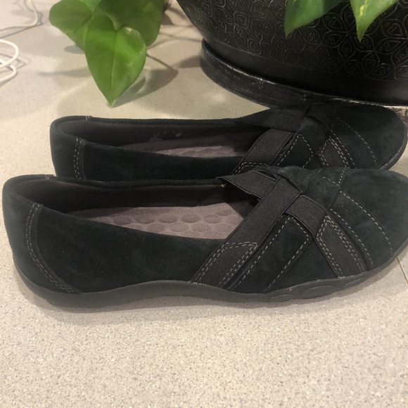 Clarks sz 6.5 “Collections” Black Suede, Ultimate Comfort, Cushion Feel Insole - Picture 3 of 6